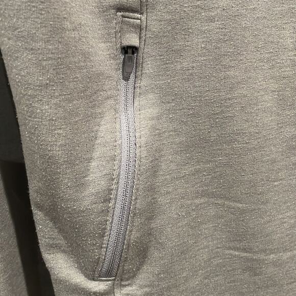 Under Armour Women's Size M Pullover Sweatshirt Cowel Neck Gray Athletic Hoodie - Picture 3 of 5